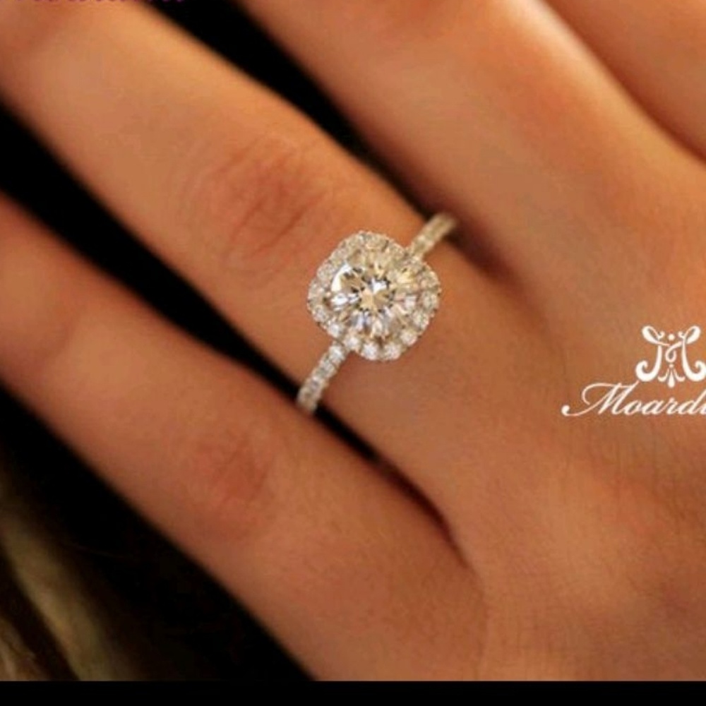 SOLD🔥Sparkly Platinum CZ Ring! - Picture 3 of 4